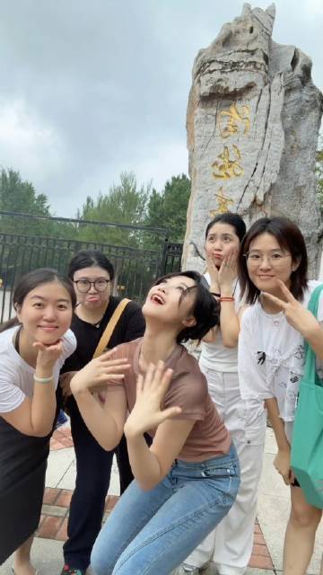 蓝盈莹果然被牛舔了蓝盈莹果然被牛舔了 ​​​