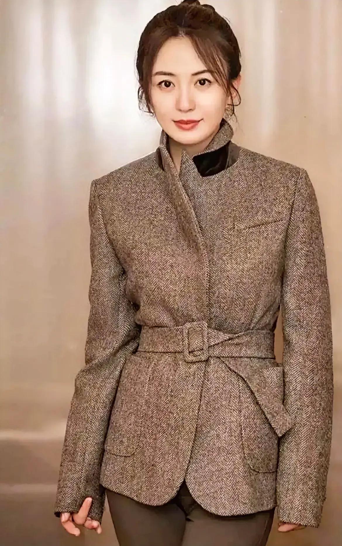 她，天生丽质，眼睛明亮有神，低调不炒作，是娱乐圈的顶级美女！你赞同吗？#娱乐# 