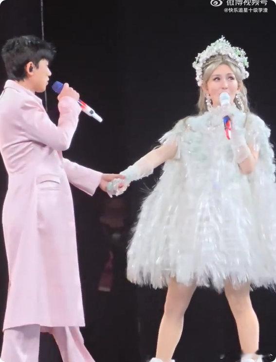 谢娜张杰合唱谢娜张杰合唱明天过后谢娜张杰合唱了明天过后最喜欢这种不做作的夫妻互动