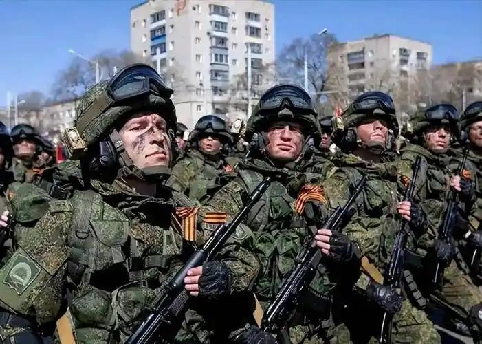 俄罗斯打了四年多。才猛然醒悟。美国依旧是那个美国，乌克兰也还是那个乌克兰，可欧洲