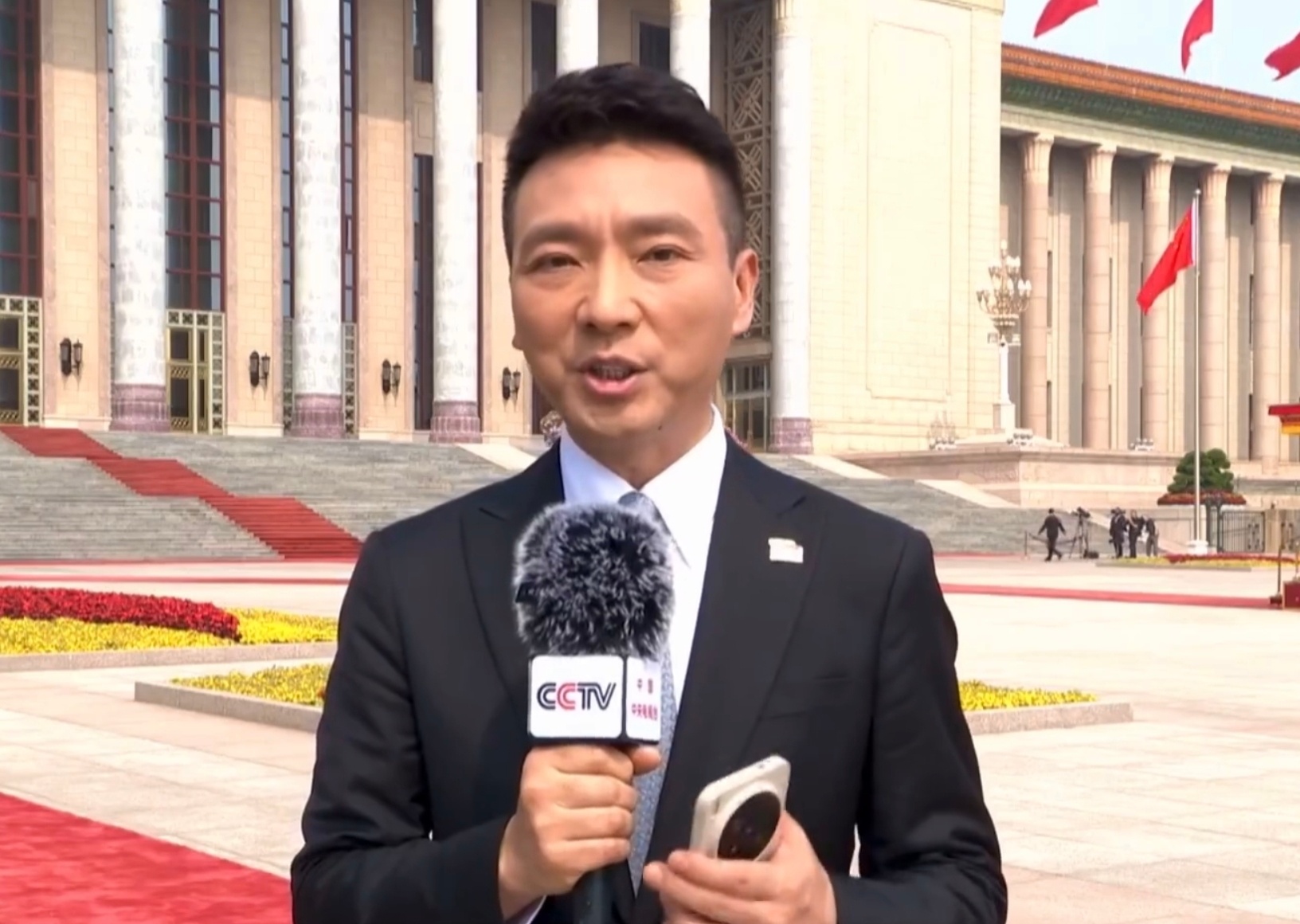 数码博主职业习惯——看着直播好熟悉康辉老师用的这是啥好像跟我同款vivoV单哎v