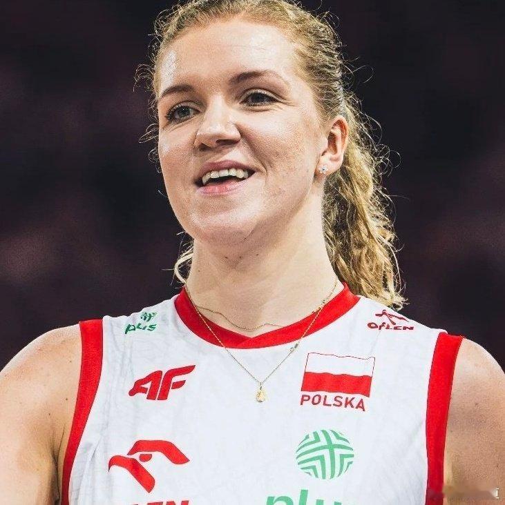 国际排坛动态波兰女排【科尔内卢克宣布退役】 31岁的波兰副攻阿格涅什卡·科尔内卢