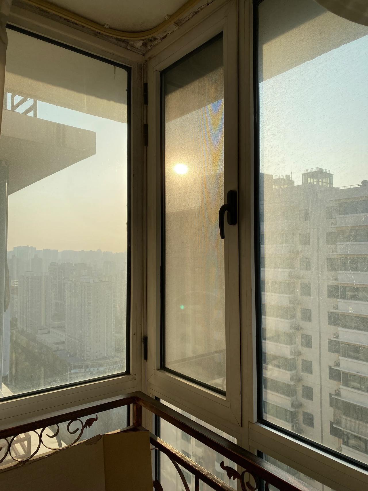 日出房头窗前明(今晨居家远眺有感而发)