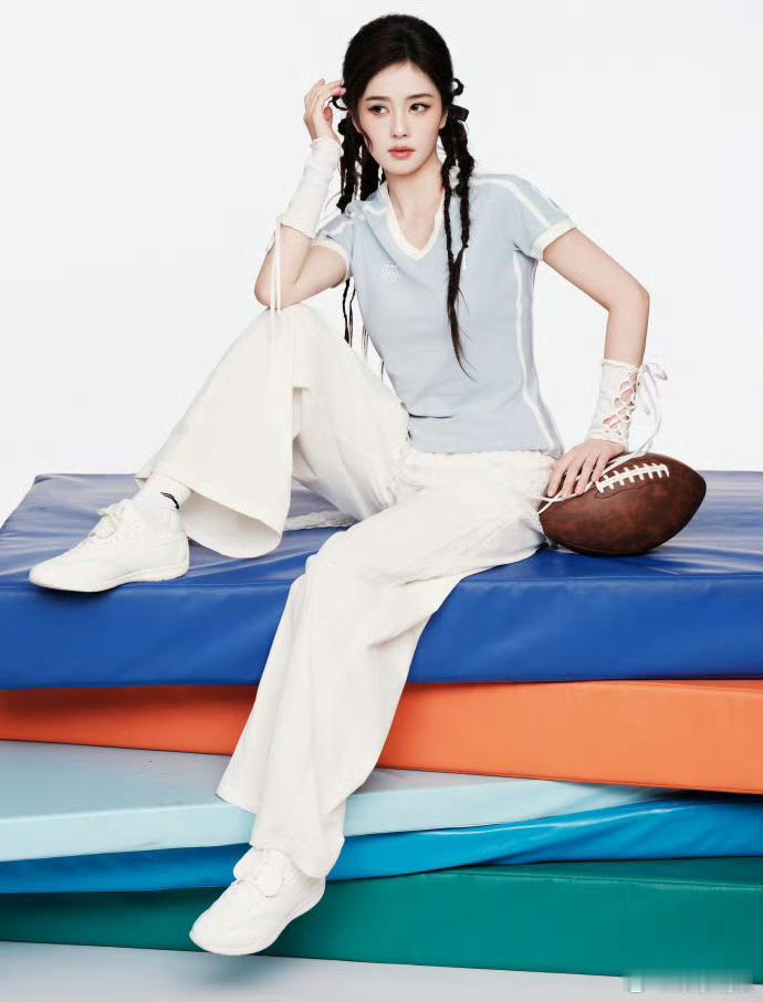 白鹿元气运动少女 这个白鹿怎么劲劲的穿上运动装也太好看了，完全是青春无敌美少女，