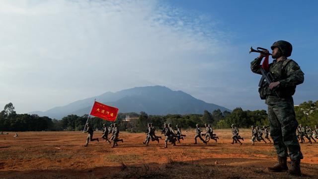 【英雄连队玩转无人机，传统陆军拼出未来战力新图景】央广网《国防时空》今日重磅推出