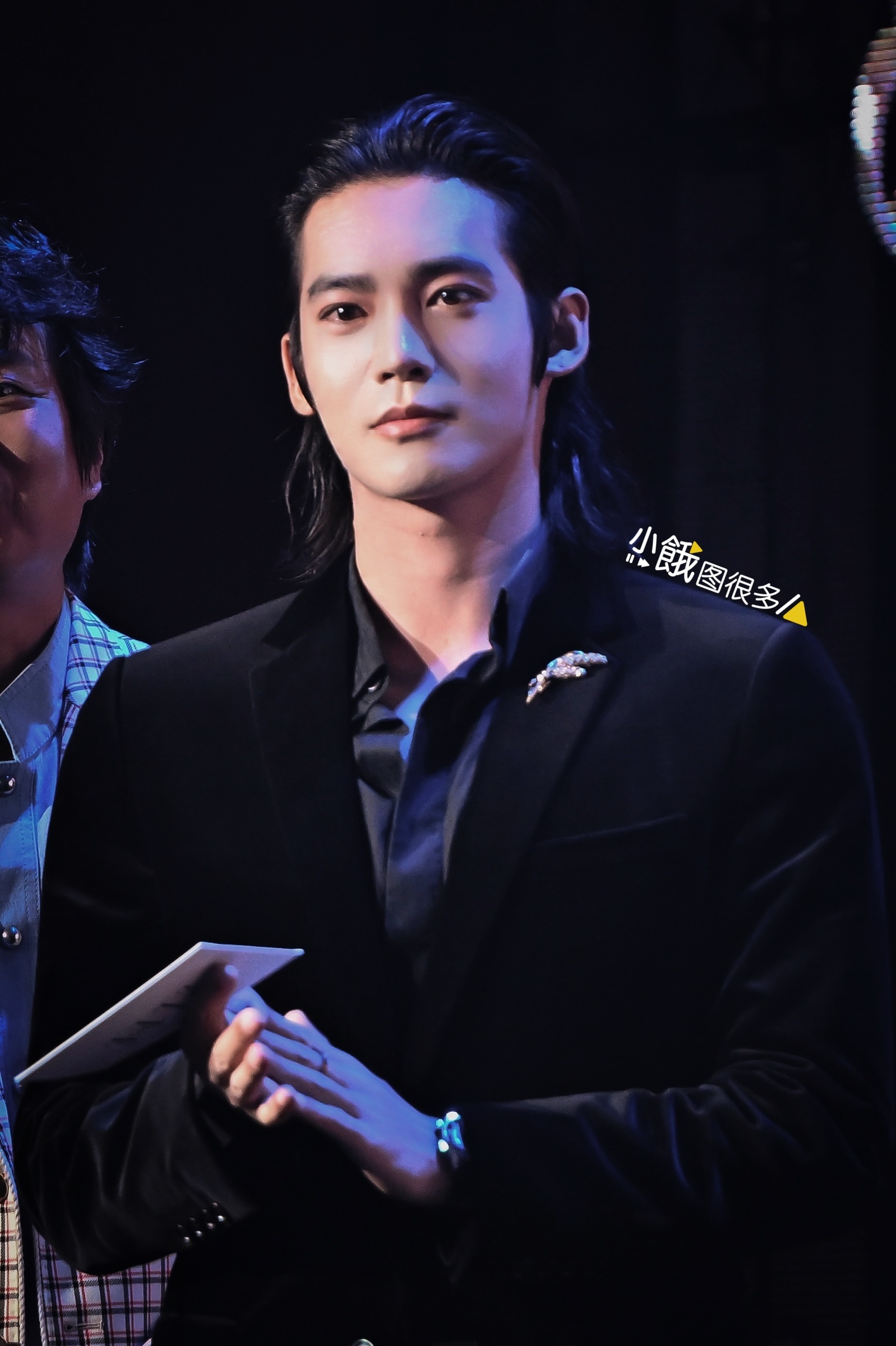 于适猎心 “煦哥今天能做到话事人这个位置，拼的可是拳头和命”（刚打完架就来参加晚