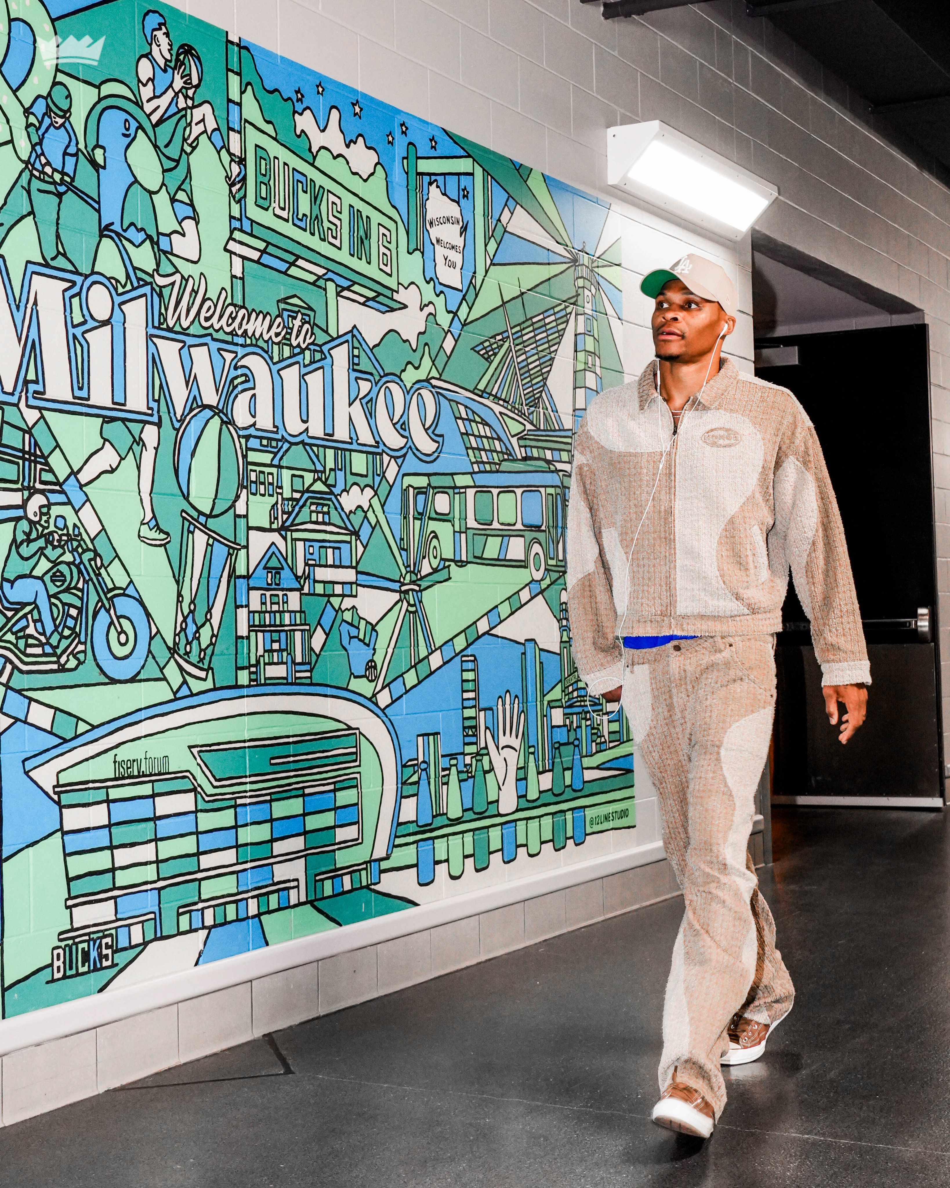 [哈欠]周末的比赛好早啊！威斯布鲁克[超话] ​​​