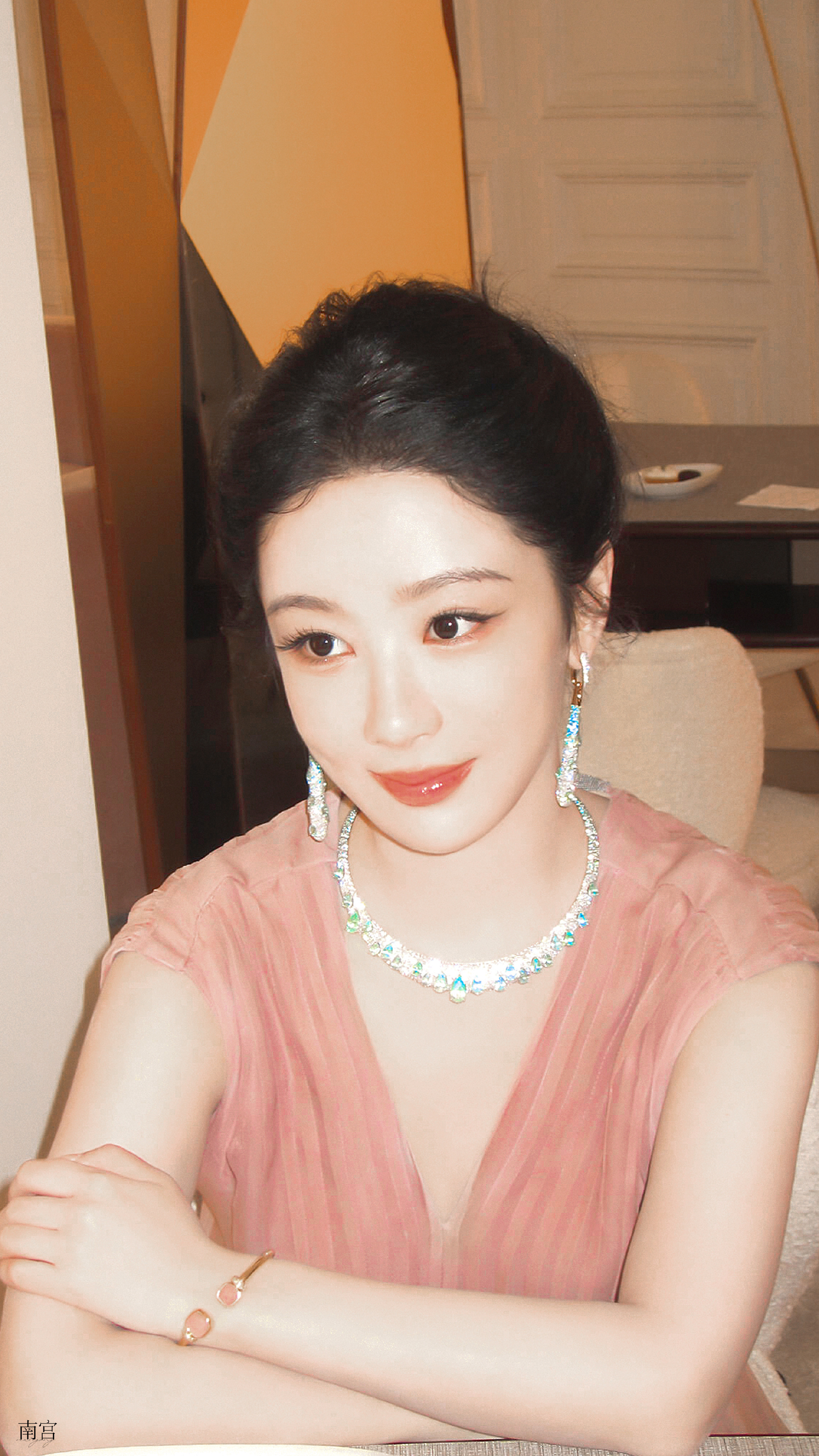 杨紫宝曼兰朵全球品牌代言人杨紫 yz杨紫 𝐸𝑦𝑒𝑠 𝑎𝑟𝑒 𝑓?