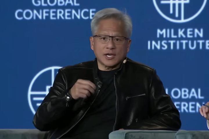 黄仁勋：中国不该拥有最先进晶片　但美国应开放全球市场竞争

当地时间周一（4日）