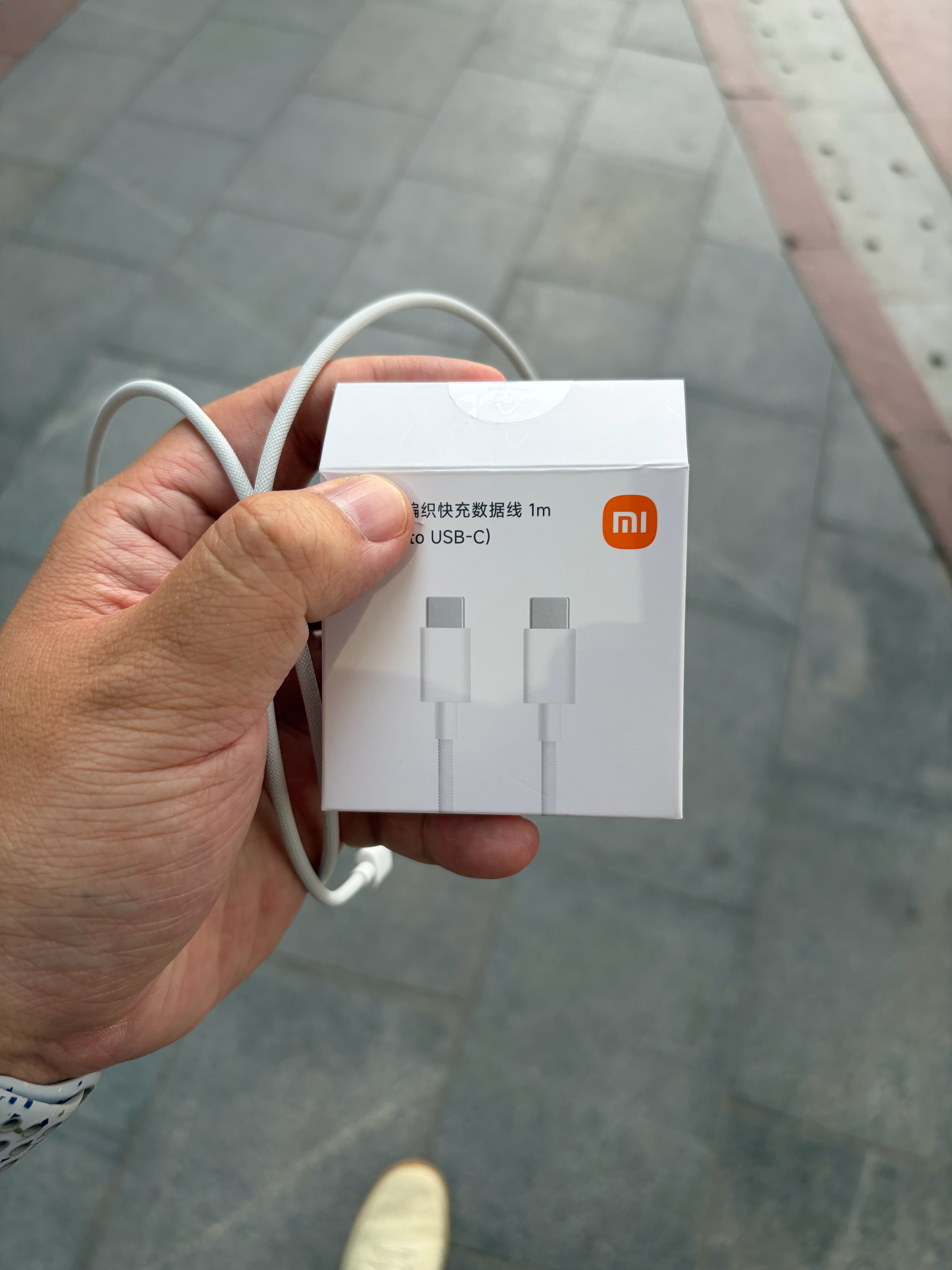 卧槽，小米还有3A的编织线，29元…这手感跟苹果原厂的不能说相似，可以说一毛一样