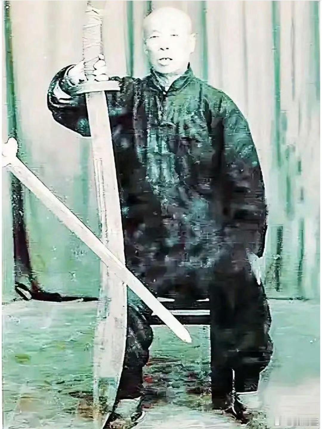 1944年的一天，日寇进村扫荡，抓走3个年轻姑娘，李定六勇敢地杀死一个看守的日寇