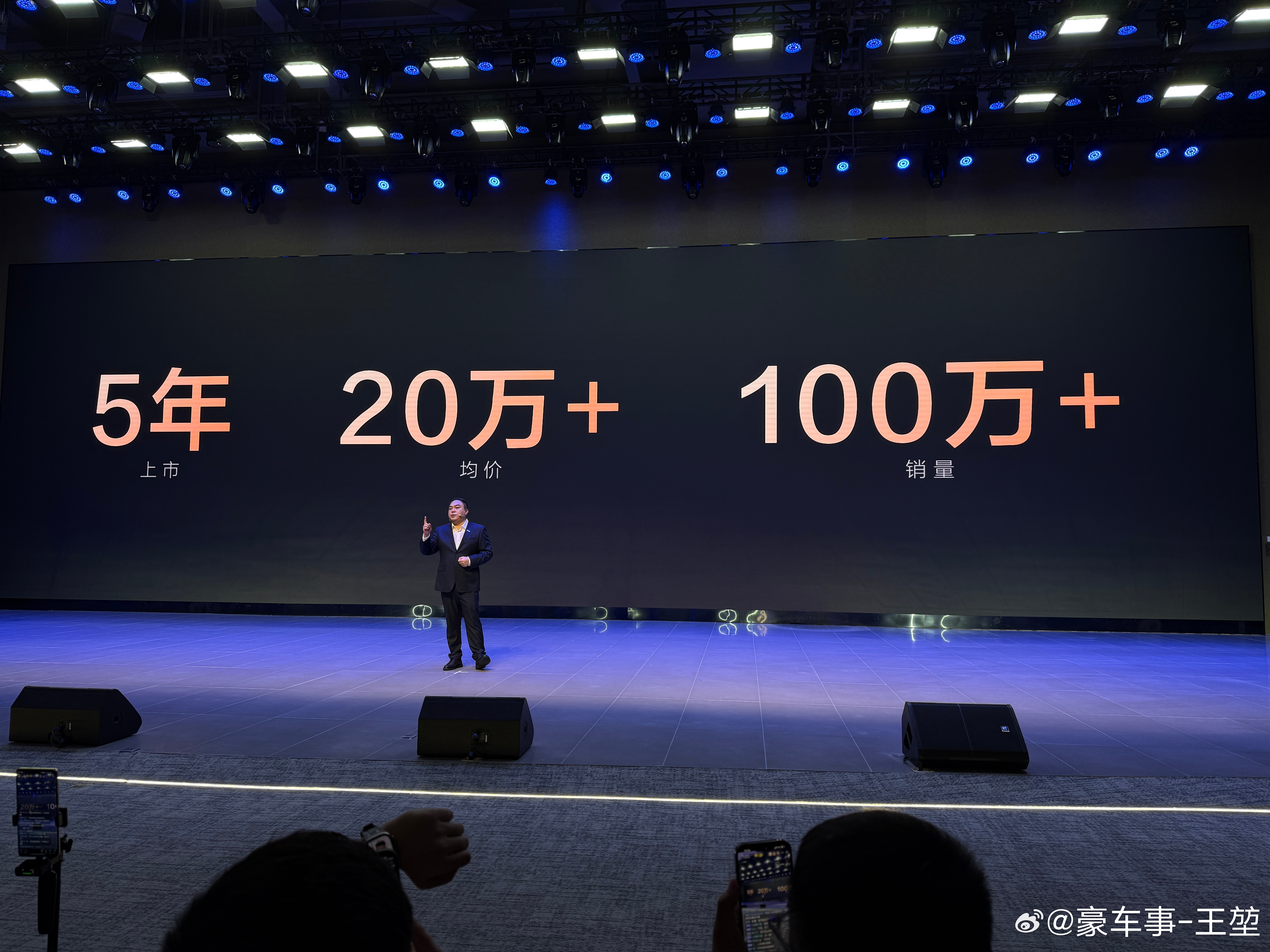 最近5年，比亚迪汉卖了100万辆，每辆按20万的成交价来算，光汉这一款车在5年内