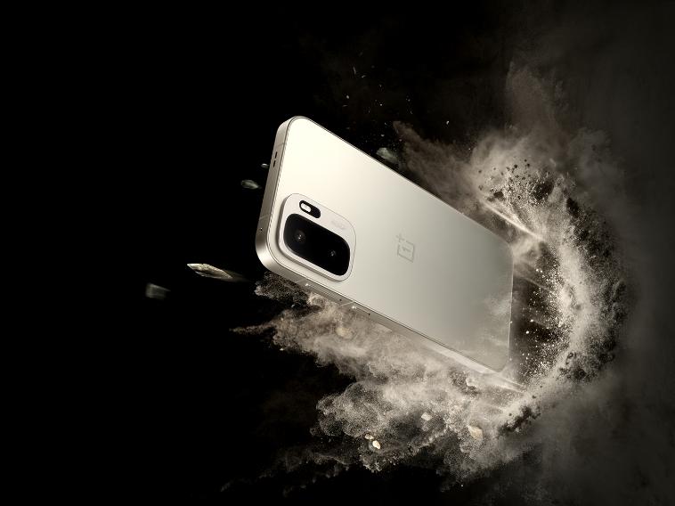 一加 Ace 6 至尊版正式发布：为射击游戏而生的双形态新装备