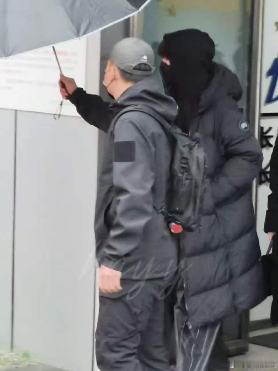 张凌赫好六逐玉剧宣张凌赫拿相机上班张凌赫好六逐玉剧宣，哇塞哇塞，