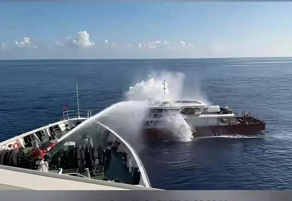 念奴娇·追责
           2026.10.10
沧溟浪涌，望东沙洋面，