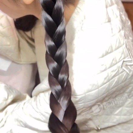 吉林一位女生随手分享的日常片段，在网上掀起了不小的讨论。很多人刷到视频的第一眼，