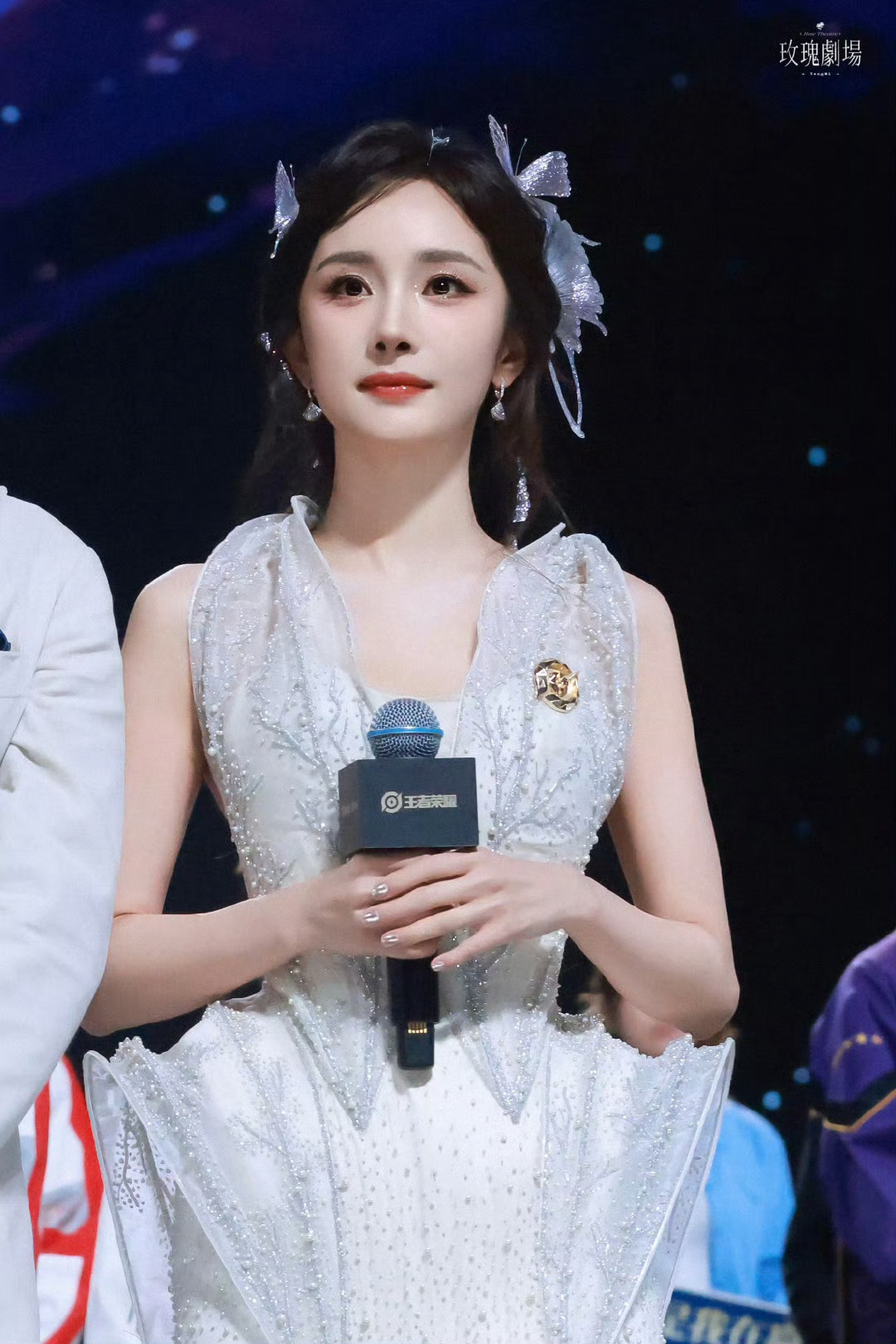 杨幂Prada首位最高title➕全球地广➕新年广告➕开年vogue单人杂志，预