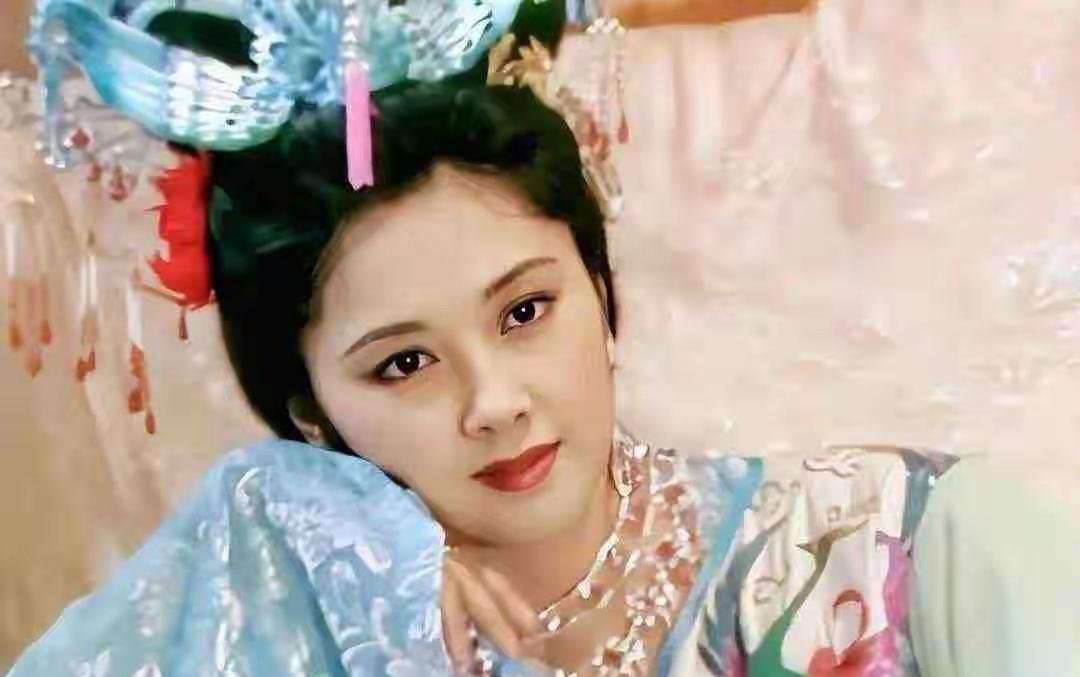 曾被称作中国第一美女的这位艺人，颜值气质一直在线。她一生经历两段婚姻，可惜两段感