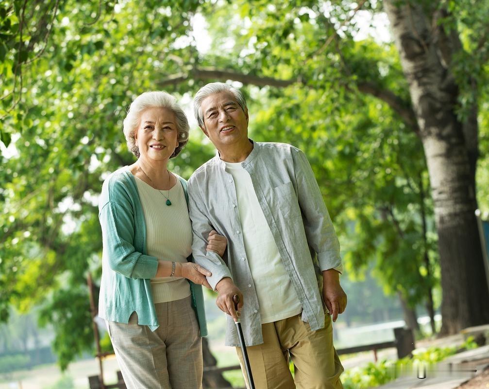 六十岁之后，学会“装”乃是晚年幸福的秘诀。就像当得知别人的退休金远高于自己时，要