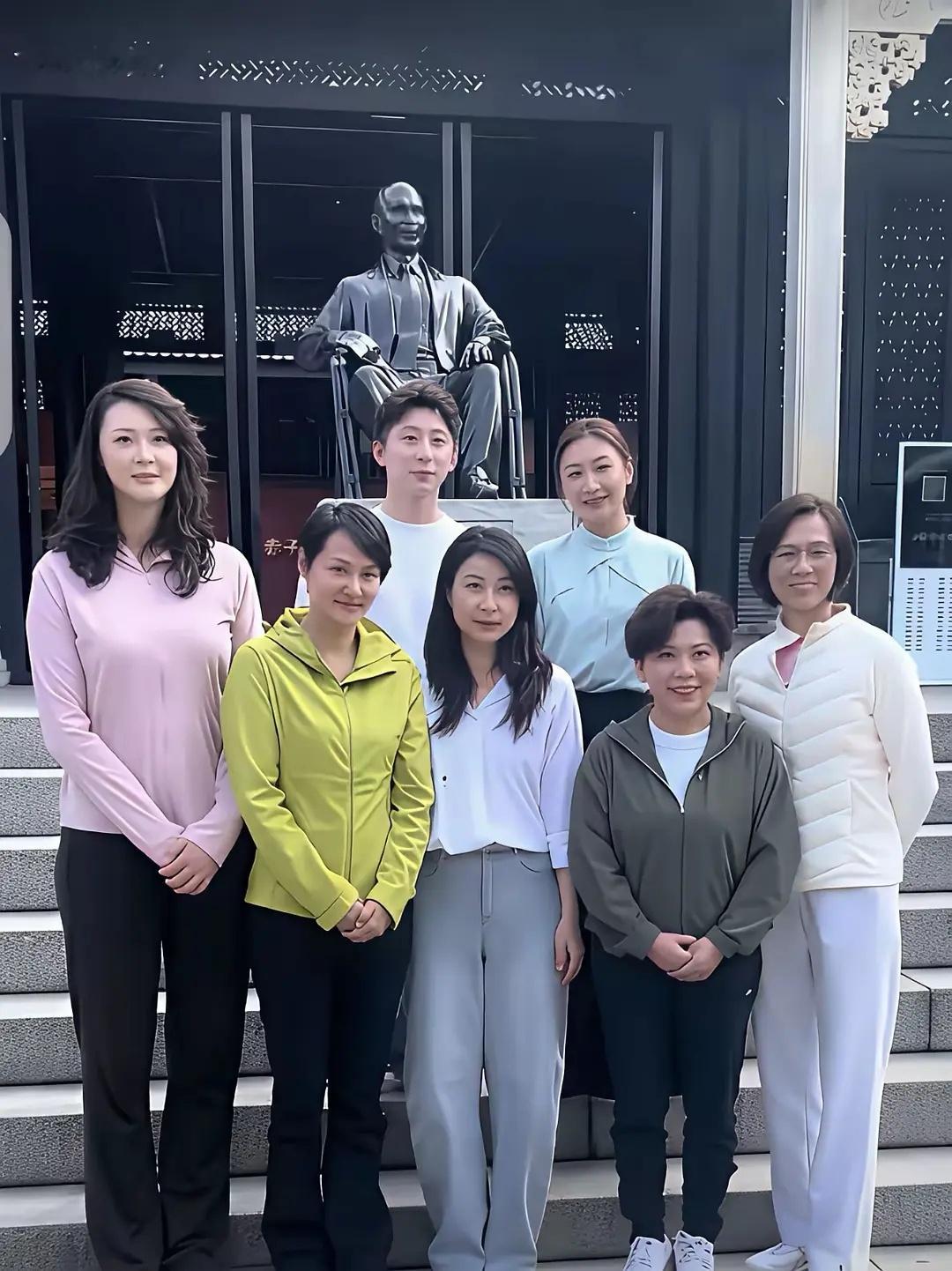 一群名人在一起合影，含金量极高。 