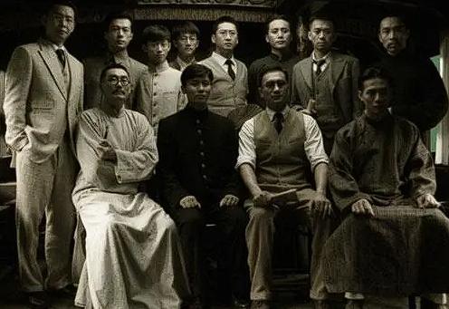 1953 年，毛主席来到陈独秀的老家安庆视察。突然，毛主席问工作人员：“陈独秀家