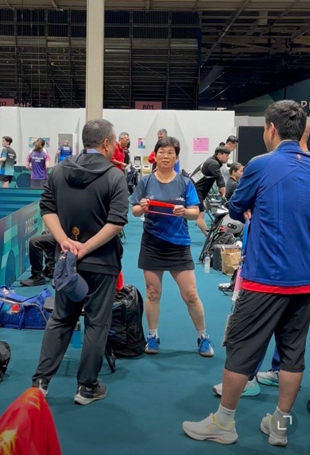 再次恭喜莎头组合拿到混双金牌，刷到倪夏莲阿姨的视频，没想到混双决赛前还去给莎头做