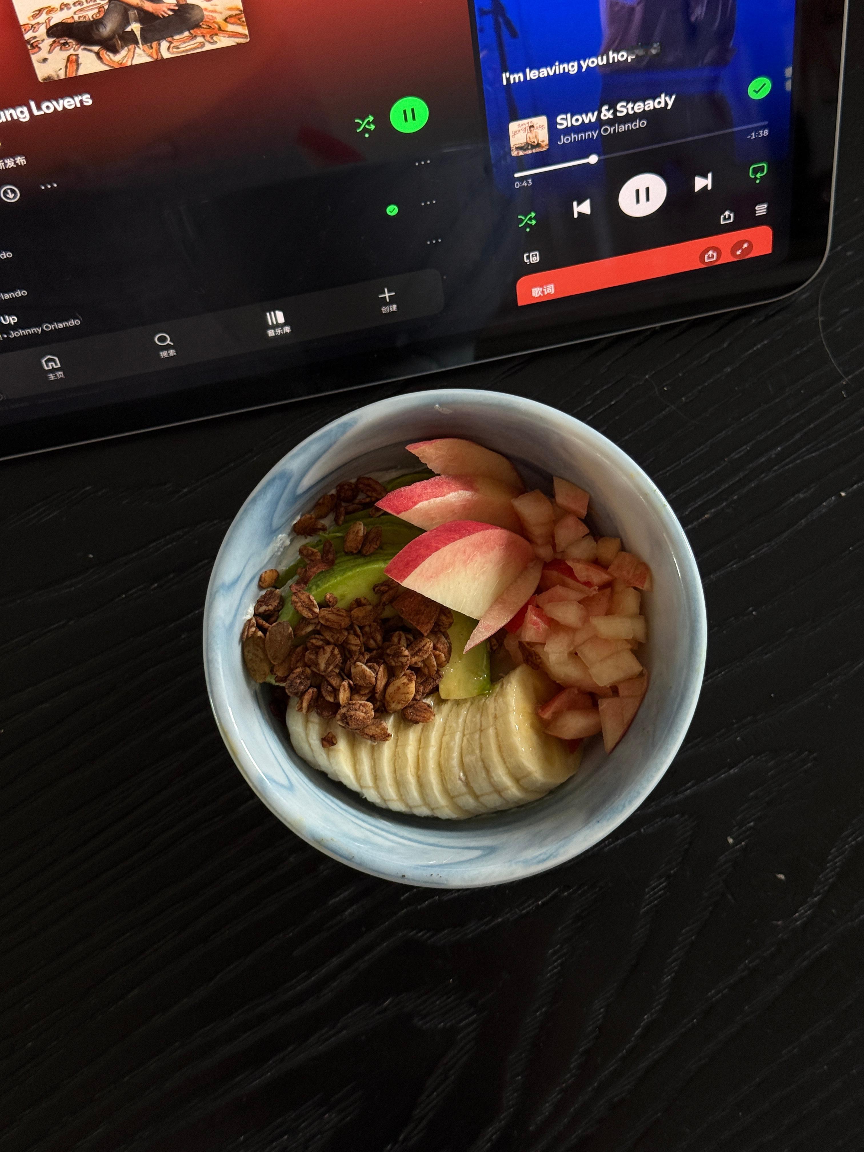 睡不着起来做酸奶碗里 