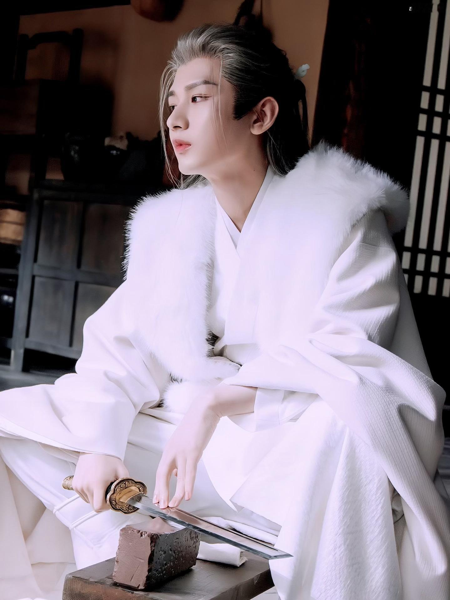 成毅李莲花李相夷  cy 成毅莲花楼  成毅现在看似宽广坦荡的道路是他自己一步步