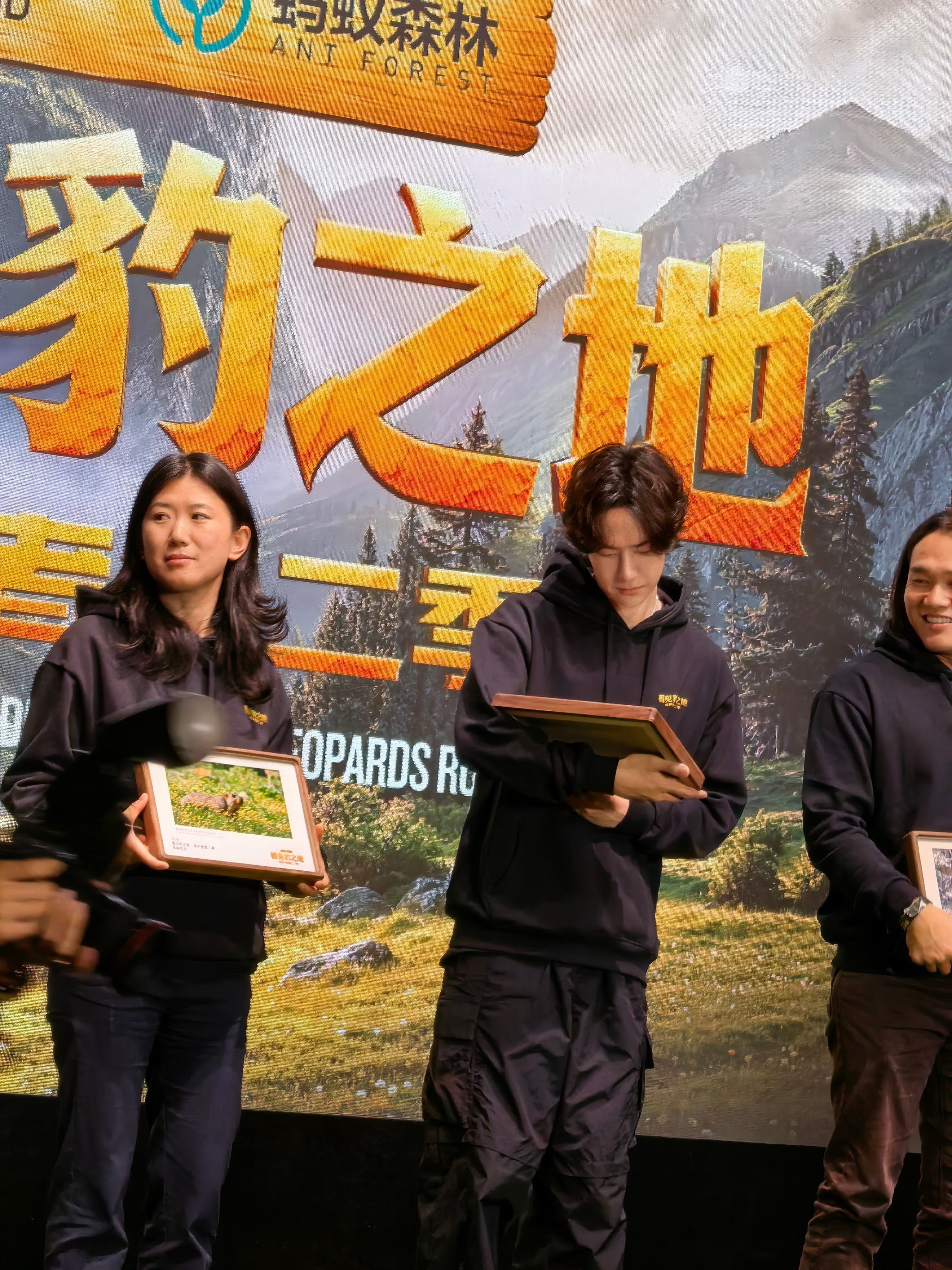王一博直播 王一博 王一博带你看见豹之地10月24日起中午12:00一起看《看见