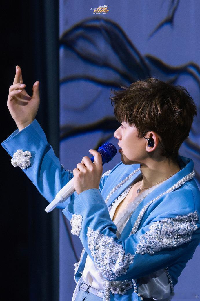 张杰张杰体力也太好了吧别人唱跳靠混，张杰唱跳靠命（不是）靠超强体力！ 张杰未li