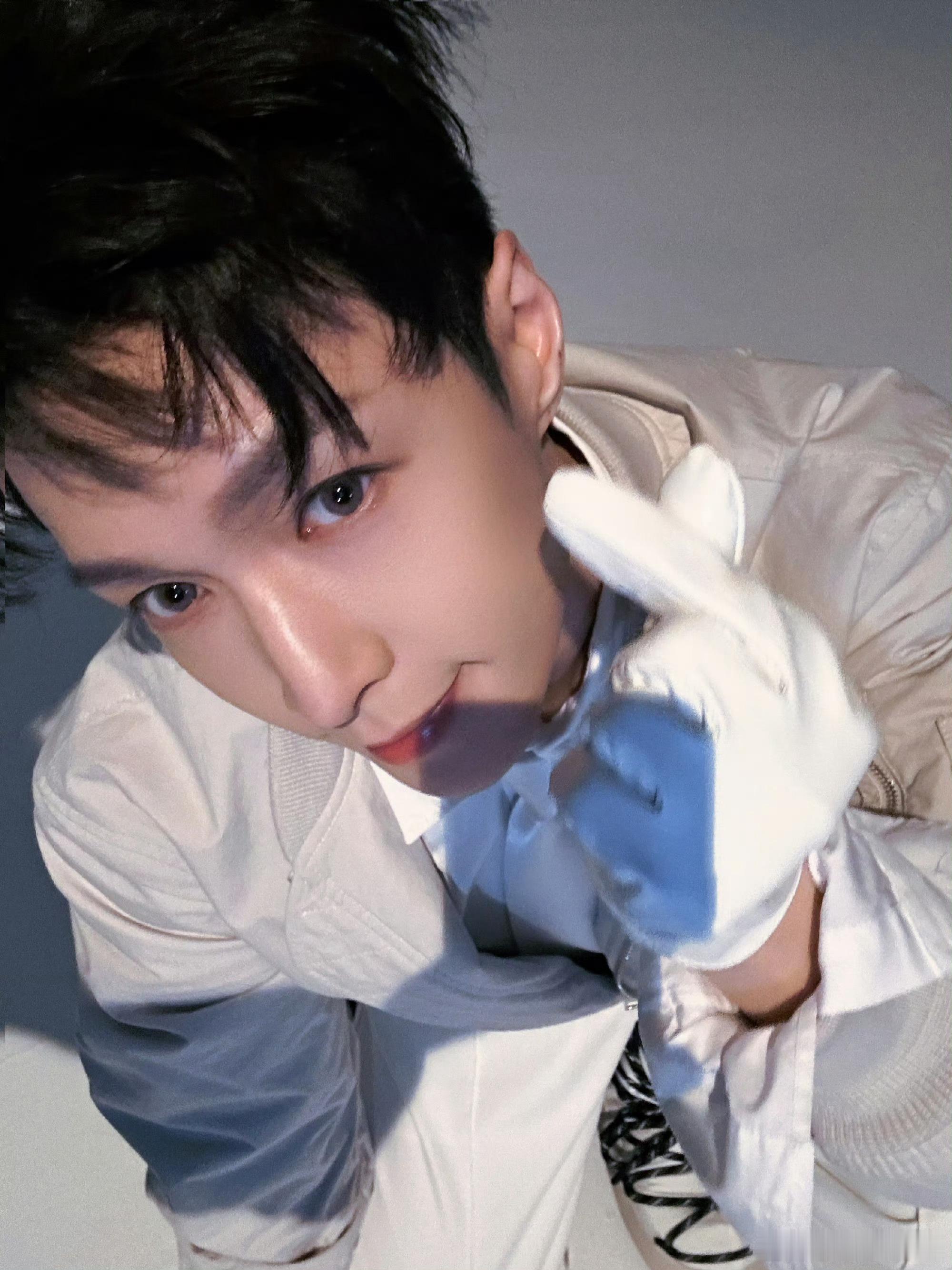 张艺兴冬至营业 