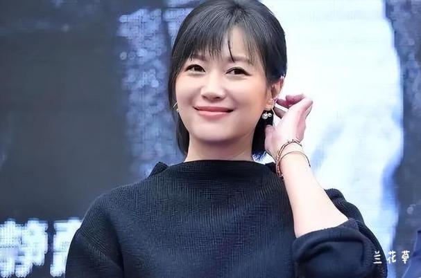 徐静蕾，人美字好，才女一枚。