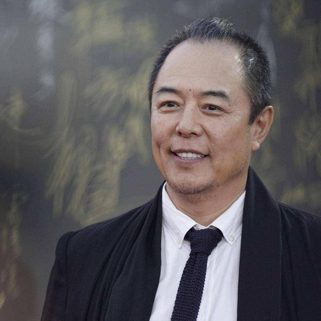 演员，张铁林说，演出还珠格格，出名了，去体育馆参加一个活动，几万人呐，都喊，皇上