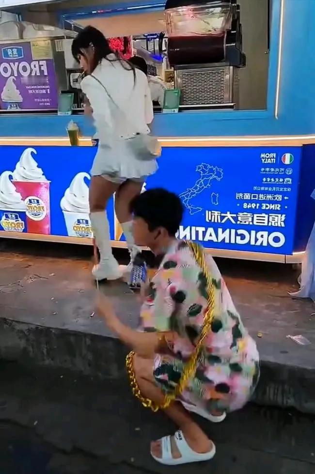 4600万网友被拘！这样的人也能红？
        近日，超4000万粉丝网红