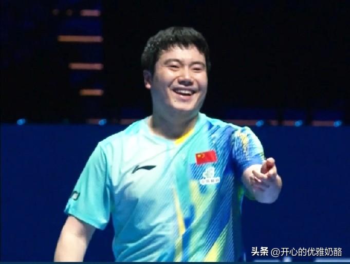 梁靖崑没能笑到最后，还是运气差了一点点。
梁靖崑开局比分落后，追平又11-8逆转