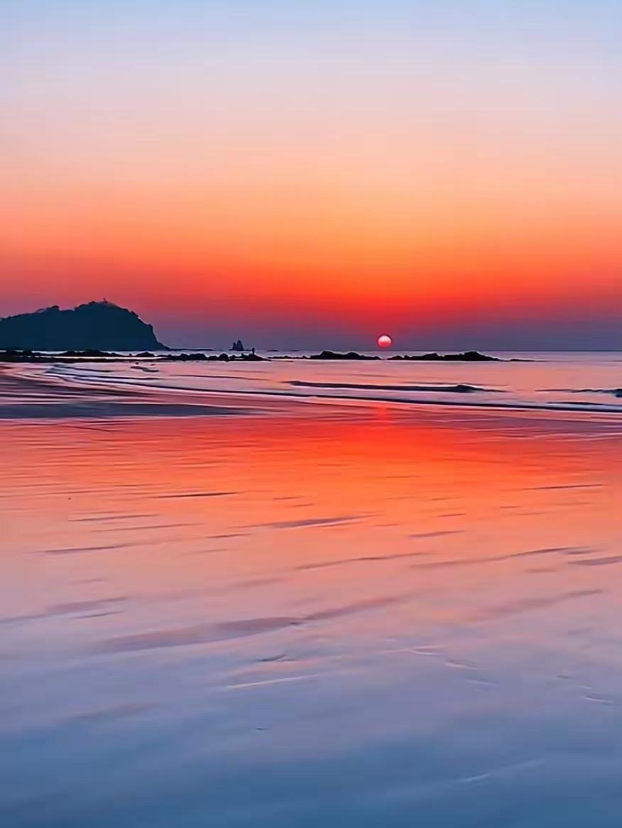 在这个的社会，
没有谁怕谁，
只要你身上长满刺，
是个人都会怕你。
狠人从不废话