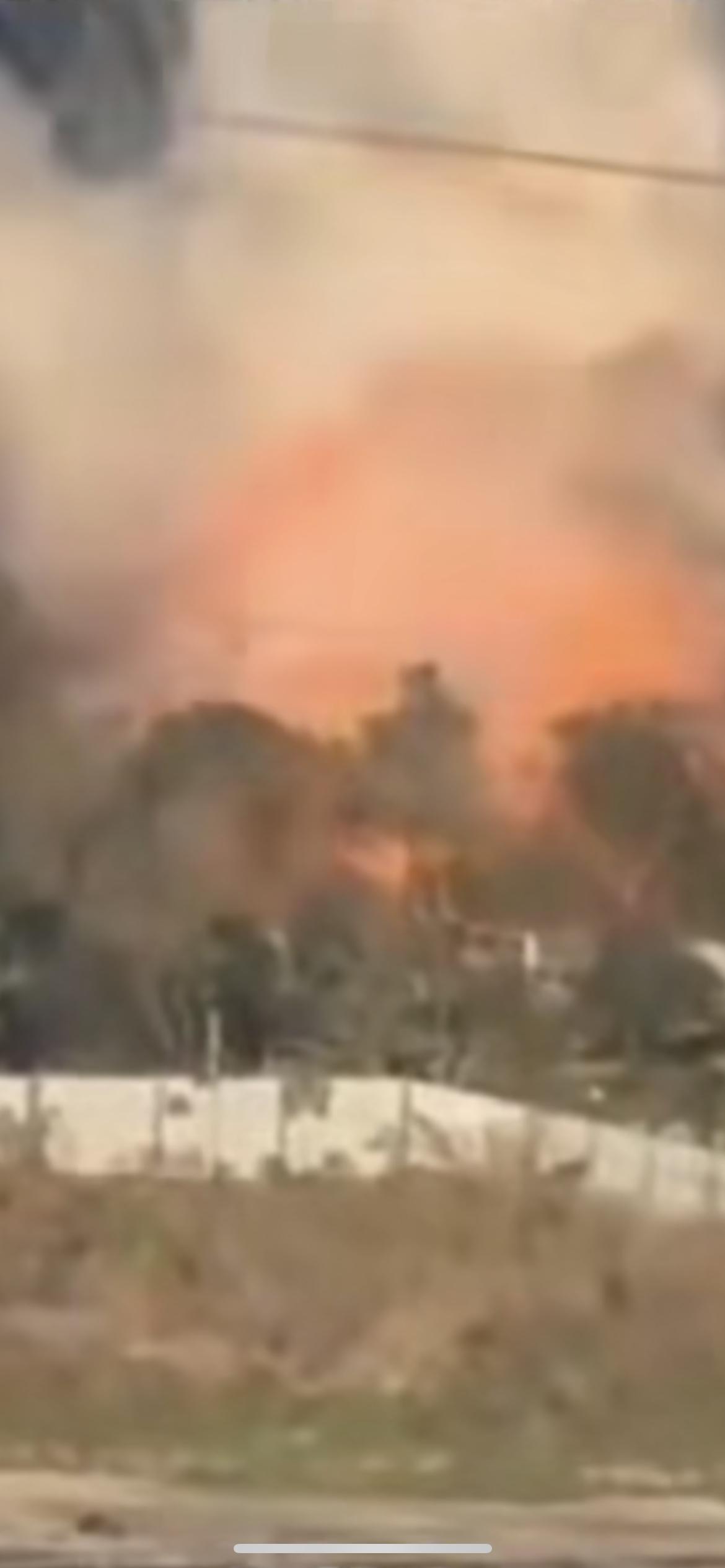 11月30日湖南郴州，烟花爆竹店老板举报公职人员后疑喝下农药。知情人：进了100