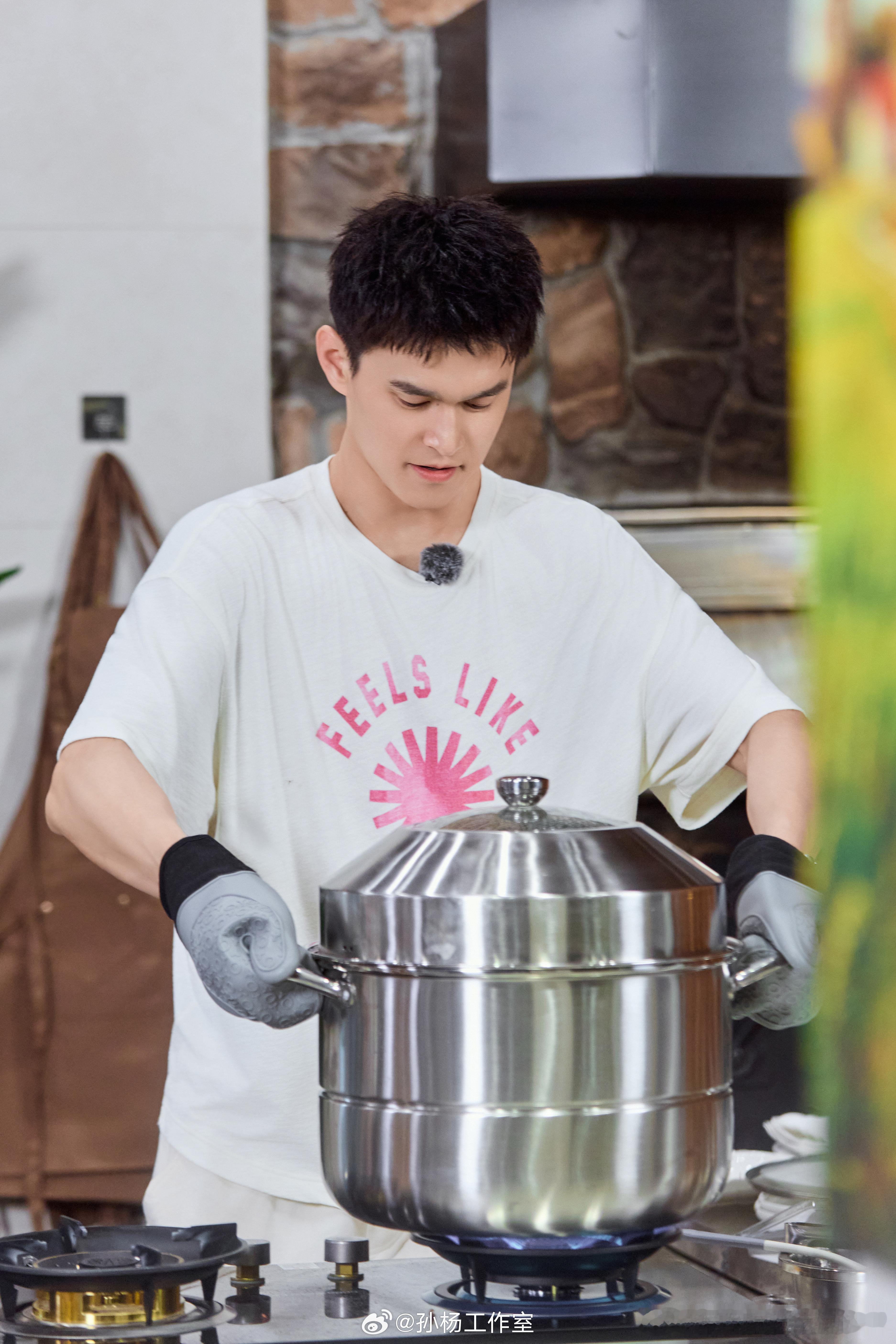孙杨张豆豆旋转木马吻 谁说运动员不懂浪漫，孙杨和张豆豆这个旋转木马的吻直接把浪漫