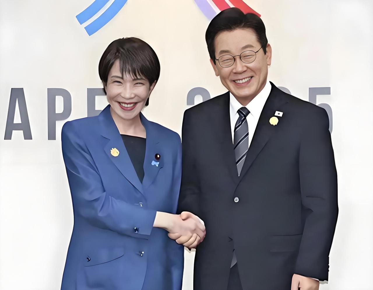 高市应该学习一下李在明，修补中韩的关系。

此前，在G20峰会时，李在明传递出，