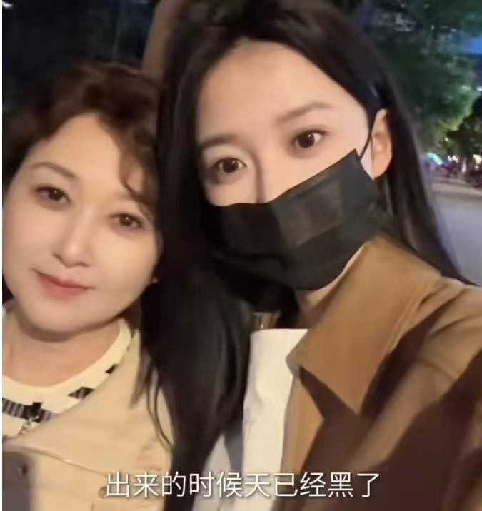 潘玮柏老婆应该和郭富城老婆一样，是原生美貌，看她妈妈就知道了！
宣云晒出自己和妈