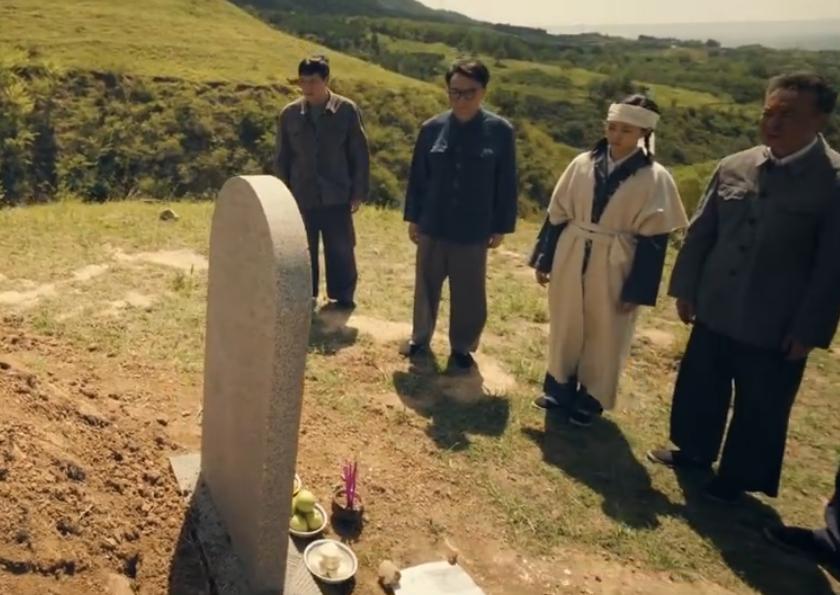 《角色》
苟师将一生献给了秦腔，在戏台上完成夙愿后谢幕离去。
苟师明知身体已经撑