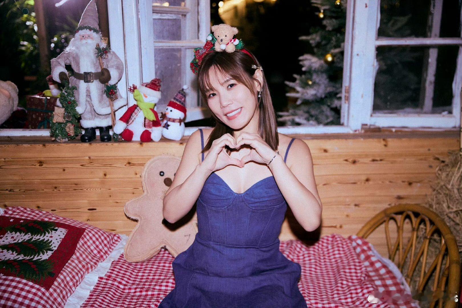 李佳薇说江苏卫视跨年找对人了李佳薇：全开麦？没问题！这就是实力歌手的凡尔赛现场吗