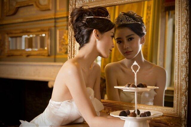 angelababy *杨颖 我不说谁知道这是在拍巧克力广告？还以为在拍时尚大片