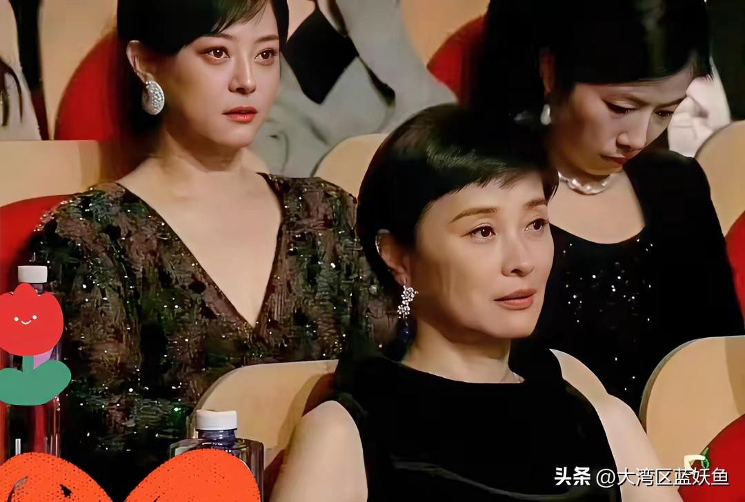 看杨紫拿奖那一刻，估计孙俪心里门儿清——往后想再拿奖，难了。
 
倒不是说她演技