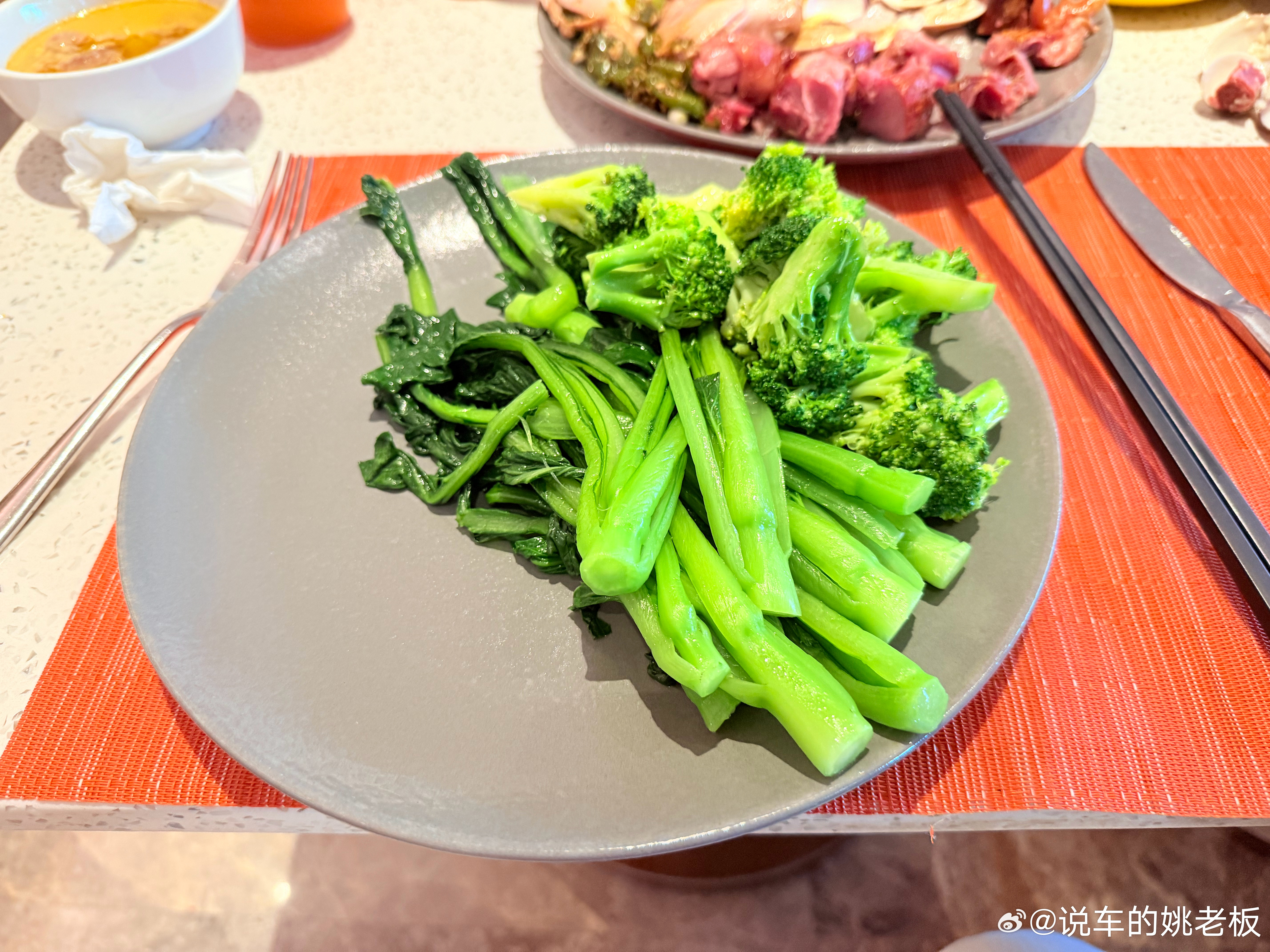 别人吃肉 我吃草 这就是病号待遇[泪奔]跟姚老板混一天吃9顿[超话]  ​​​