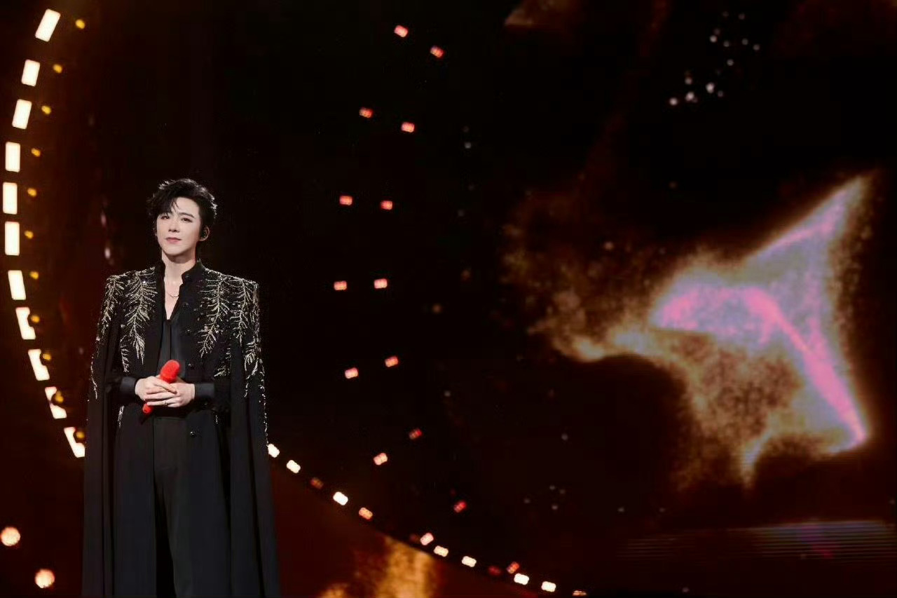 刘宇宁见面聊从“歌手刘宇宁”到“演员刘宇宁”，这次他终于回到了最初的舞台。深圳，