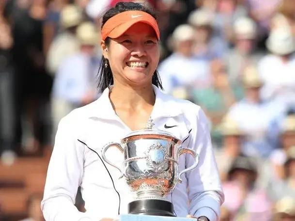 近20年法网女单冠军名单如下:2005年:海宁🇧🇪2006年:海宁🇧🇪2
