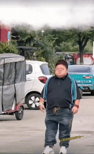 梁家辉2022年8月说了一段话：“内地的朋友，如果来香港，你们会发现，老师、医生