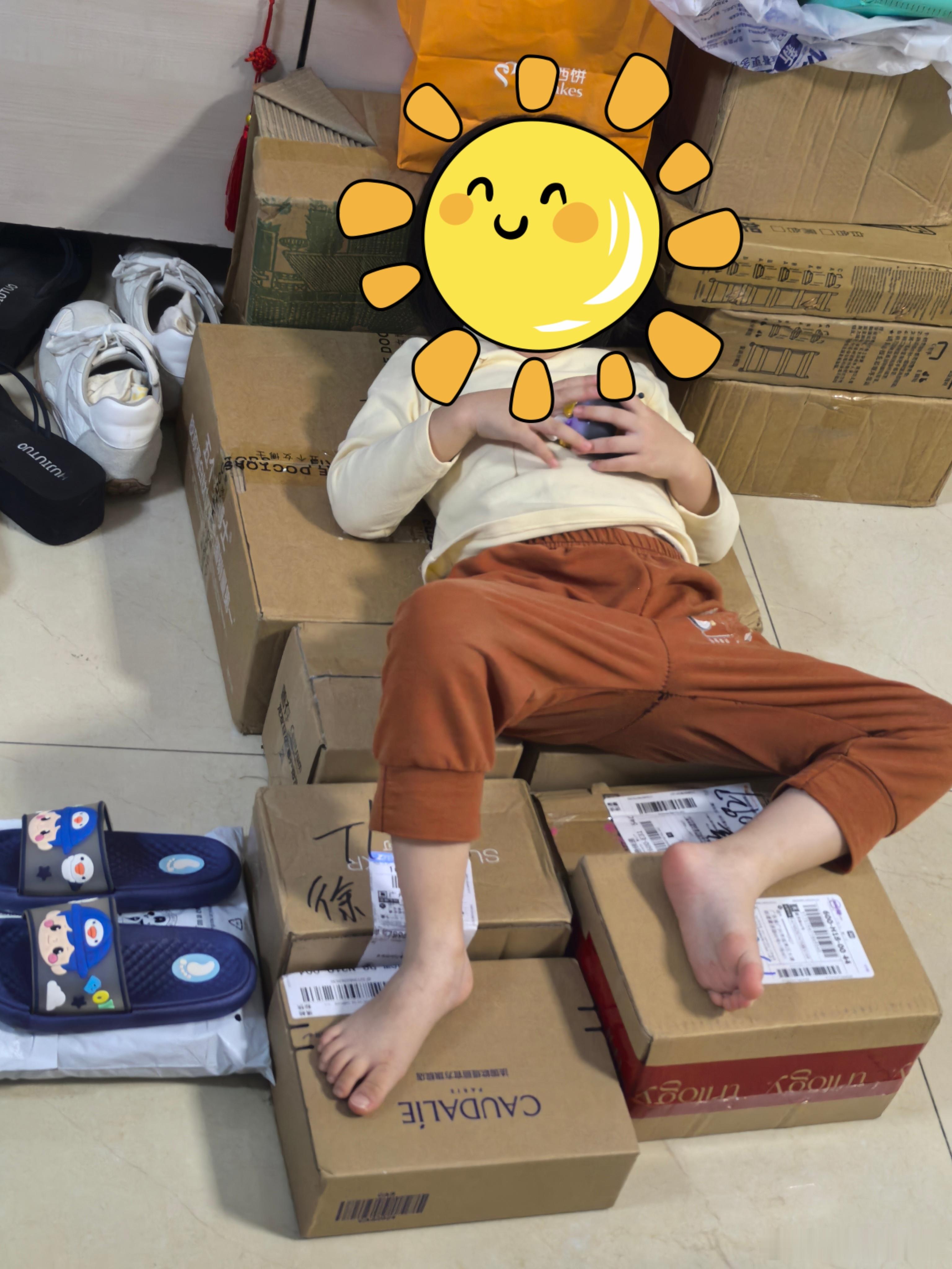 我对今年双十一的促销好像很无感，但是家里却堆满了没拆的快递，可以铺成一张小床了，