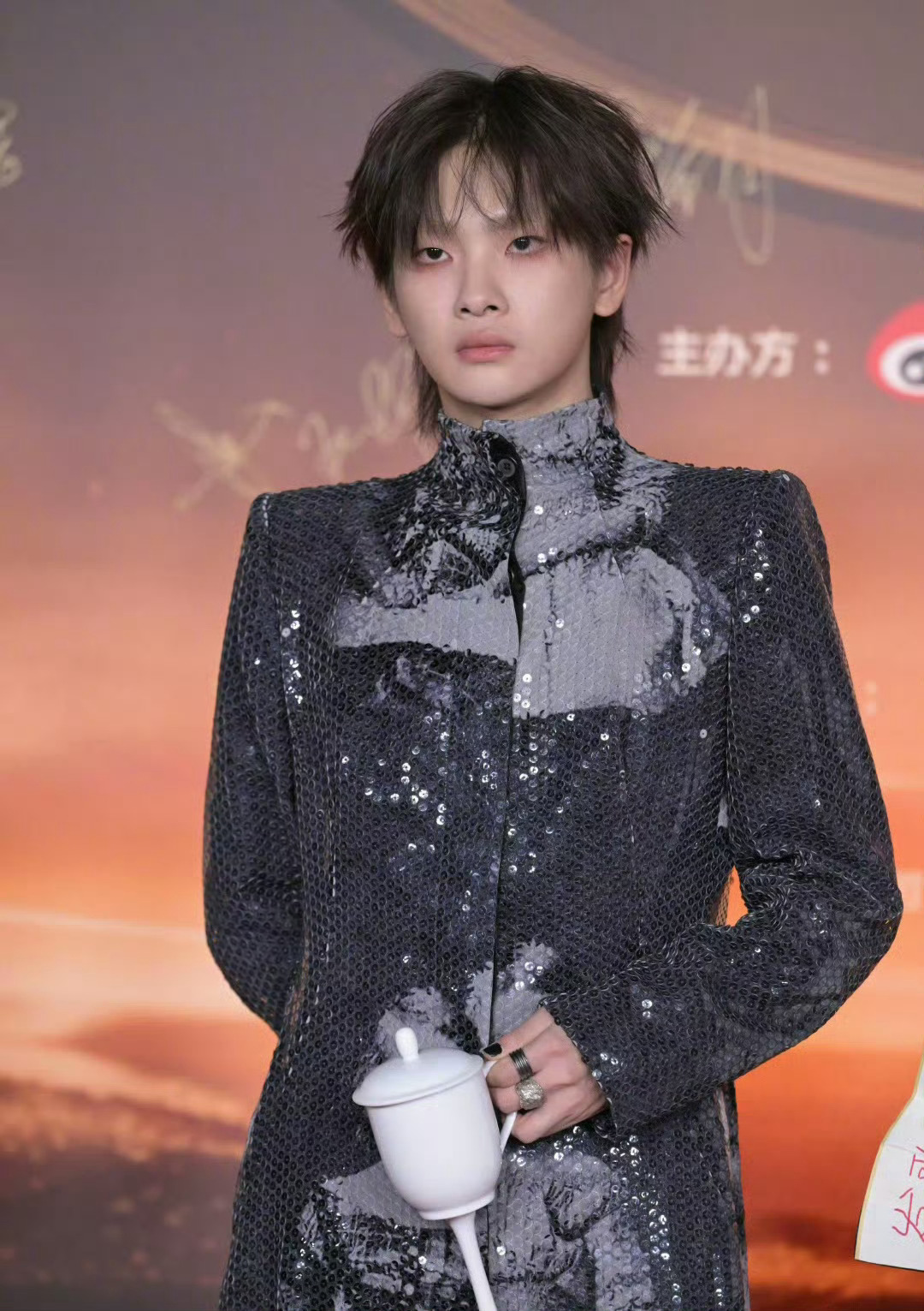 礼貌提问：这就是厌世妆吗[淡淡的] 